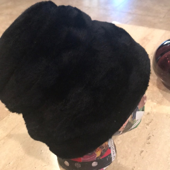 Gwen Pennington bridadoon back faux fur hat - Picture 4 of 5